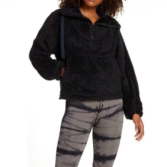 free people movement Jackets & Blazers - Free People Movement fuzzy Sherpa Pull-Over women’s size Small Black 1/4 zip.